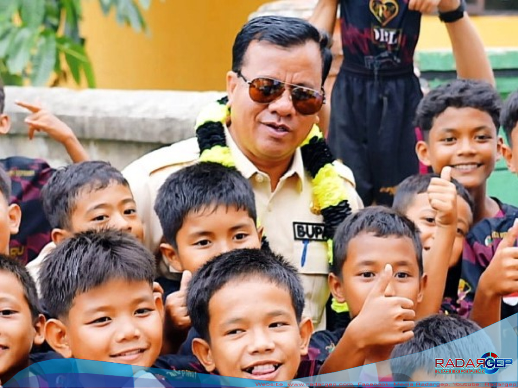 Bupati Kuansing Buka Turnamen Sepak Bola Koto Baru Cup